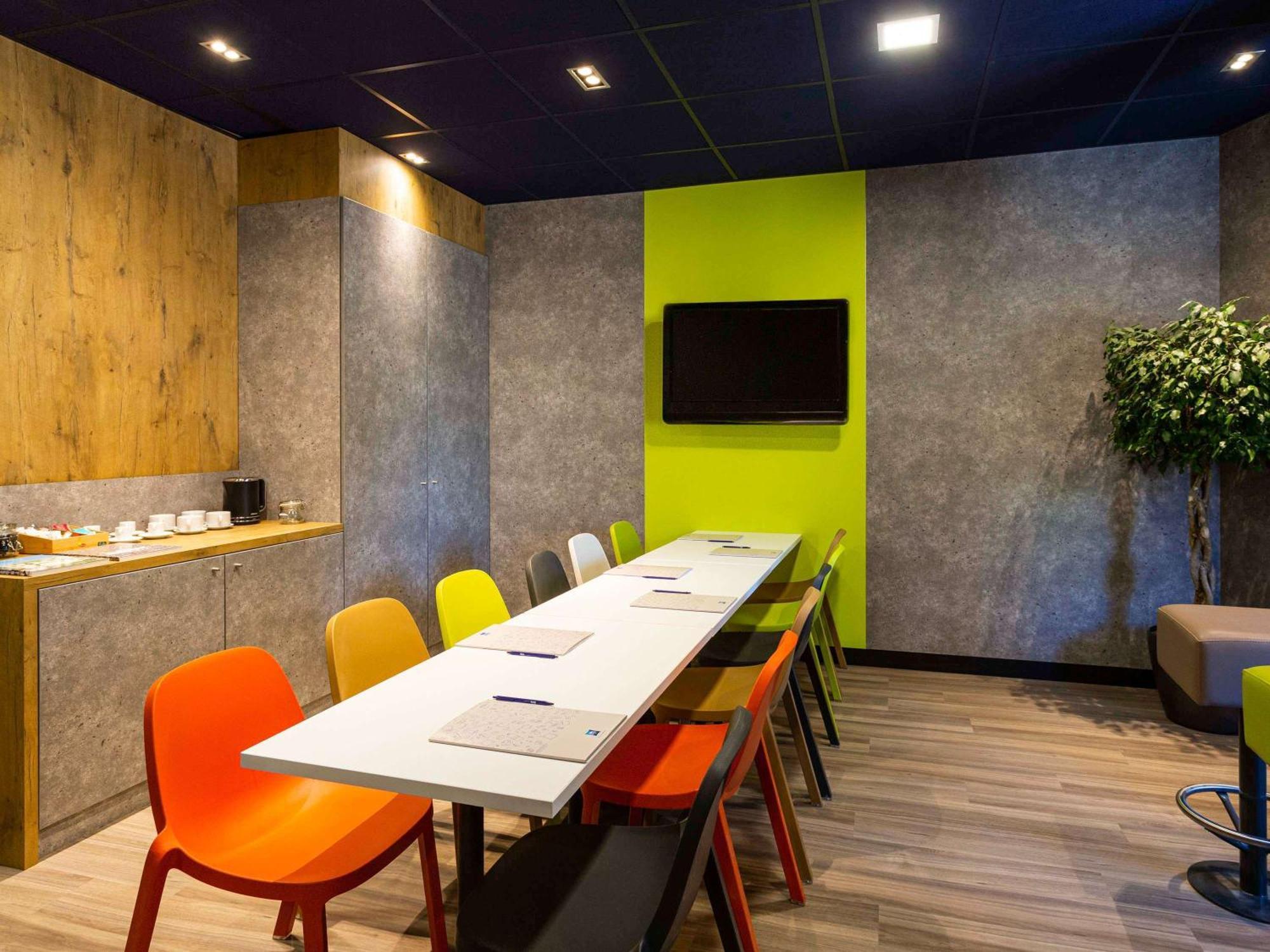 Ibis Budget Bordeaux Centre - Gare Saint Jean Exterior foto